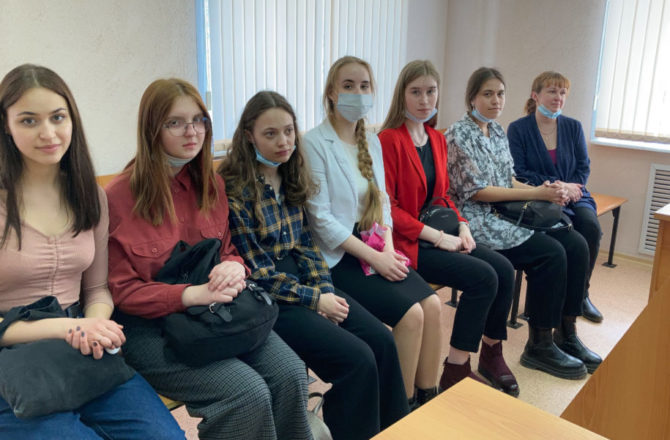 Ученицы из соликамской гимназии побывали на экскурсии в суде